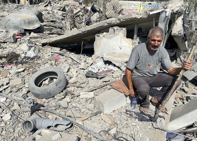 Palestinians made homeless by Israeli bombing in Gaza