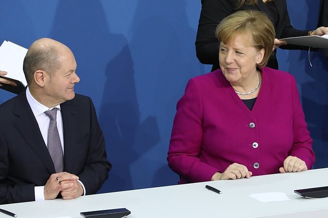 Olaf Scholz with Angela Merkel photo by  Sandro Halank