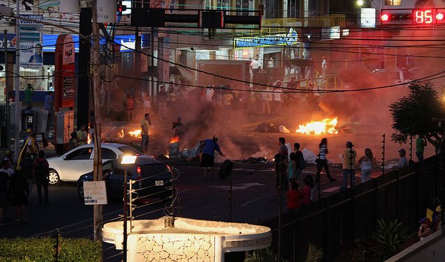 Right wing violence in Venezuela Creative Commons Attribution-Share Alike 3.0 Unported